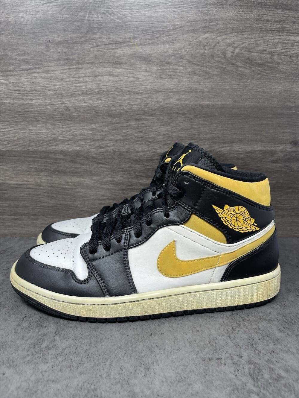 Air Jordan 1 Mid Pollen Mens Size 9 Black White Yellow 554724-177